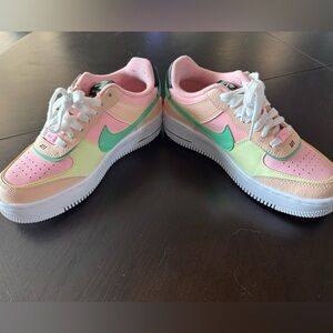Women’s Retro Air Force 1 Nike Sneakers